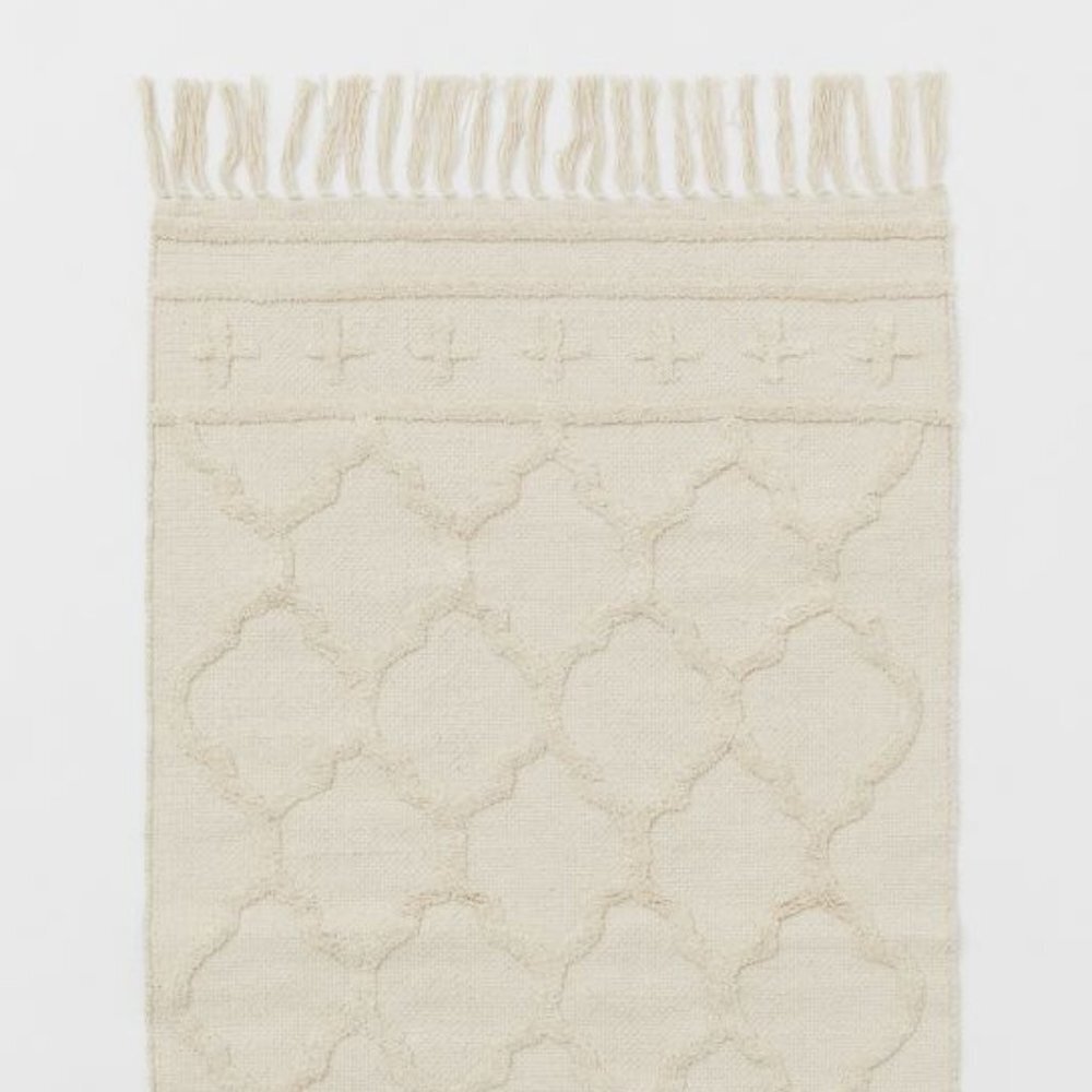 H&M Home Rectangular Tasseled Rug Light Beige 28X55 - Picture 4 of 7